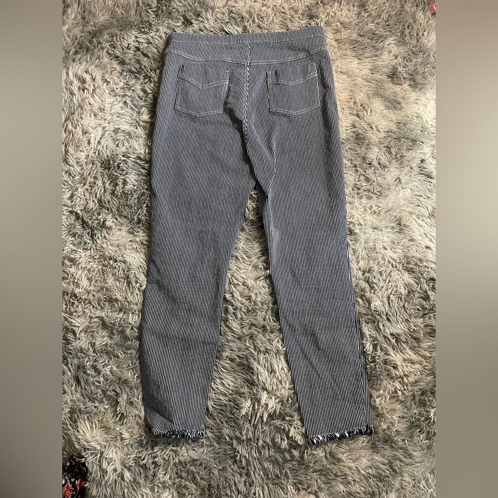 Cupcakes and Cashmere Navy White Pinstripe Skinny Jeans Raw Hem Women’s Size - Picture 3 of 6
